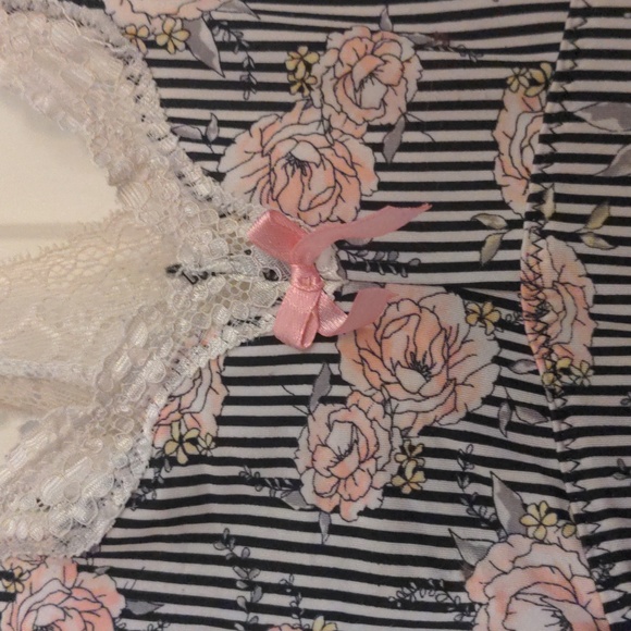 // DONATED 💙 2/$7 Marilyn Monroe cami short stripped pajama set size L - Picture 3 of 12